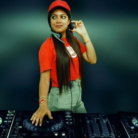 DJ SoniPari Biography