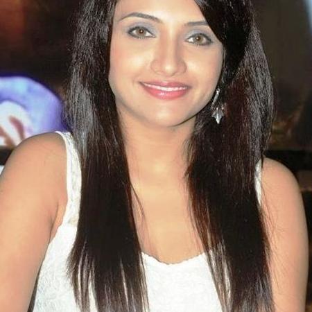 Zoya Khan Biography