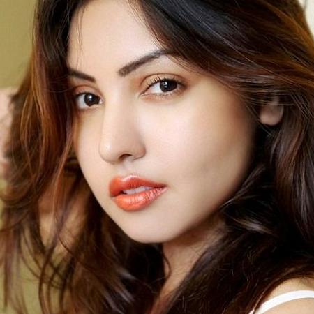 Komal Jha Biography