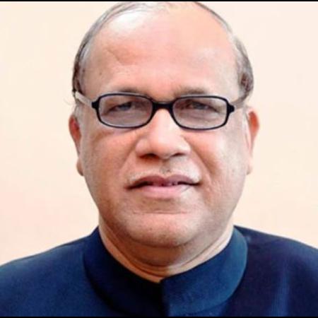 Digambar Kamat Biography
