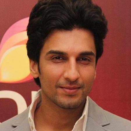 Manish Raisinghan Biography