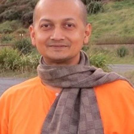 Swami Sarvapriyananda Biography