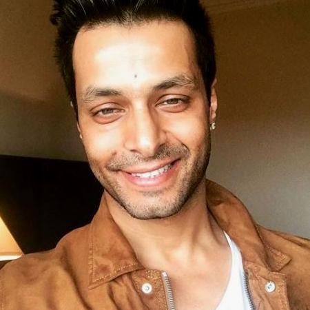 Mayank Agnihotri Biography