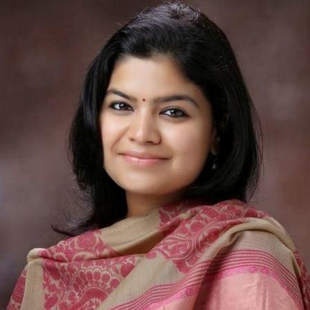 Punam Mahajan Biography