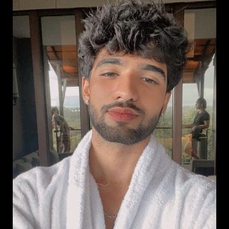 Zeeshan Khan Biography