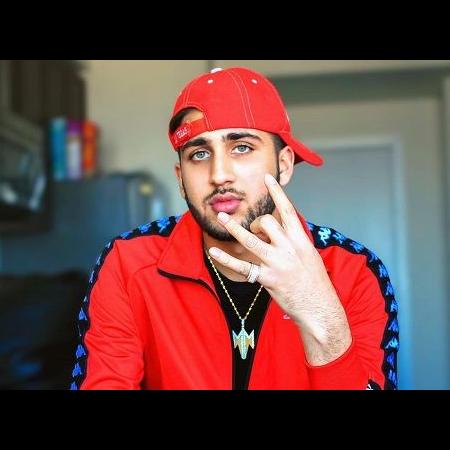 Money Musik Biography