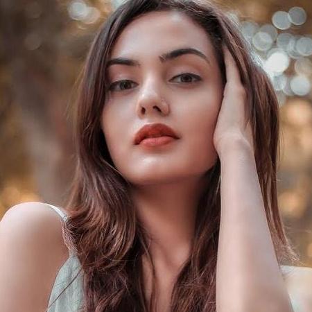 Himanshi Parashar Biography