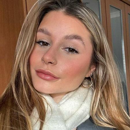 Mollie Pearce Biography