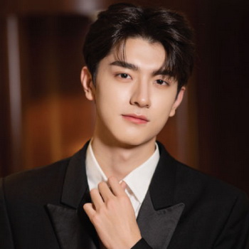 Lin Yi Biography