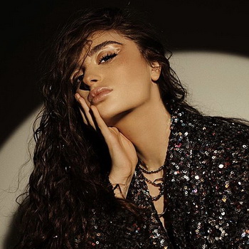 Maléna Fox Biography