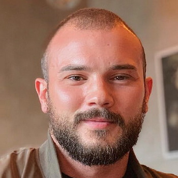 Steven Blades Biography