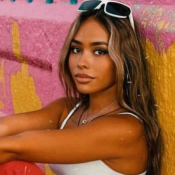 Ximena Sáenz Biography