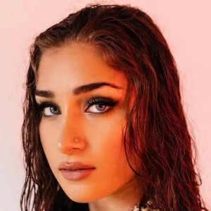 Halle Abadi - Bio, Networth, Family, Age, Birthdate & More