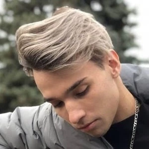 AkStar - Birthdate, Age, Family, Bio, Networth & More