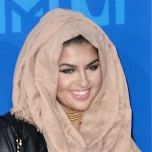 Amani Al-Khatahtbeh - Biography, Birthdate, Family, Networth & More