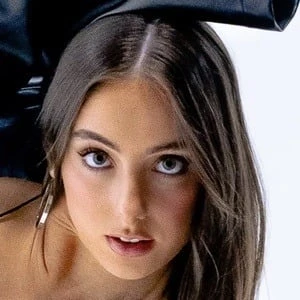 Olivia Alboher - Family, Bio, Birthday, Family, Income & More