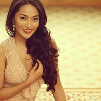 Alexis Navarro - Age, Bio, Birthdate, Family, Networth & More