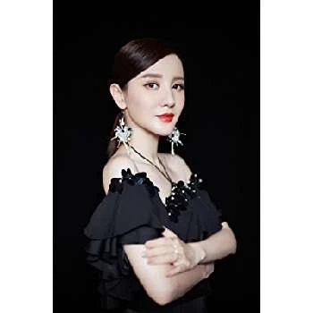 Alina Zhang Biography