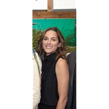 Alison Brown - Family, Bio, Birthday, Family, Income & More