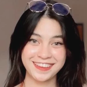 Criselda Alvarez - Age, Bio, Birthdate, Family, Networth & More