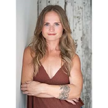 Amanda Rhodes - Age, Bio, Birthdate, Family, Networth & More