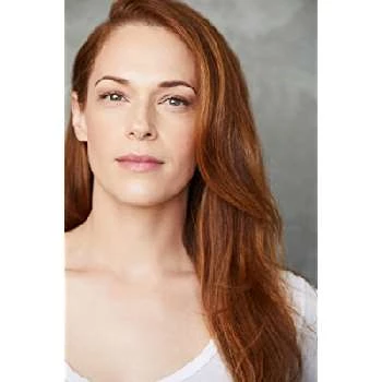 Amanda Righetti - Family, Bio, Birthday, Family, Income & More