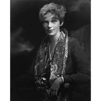 Amelia Earhart Biography