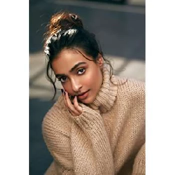 Amrin Qureshi - Age, Bio, Birthdate, Family, Networth & More