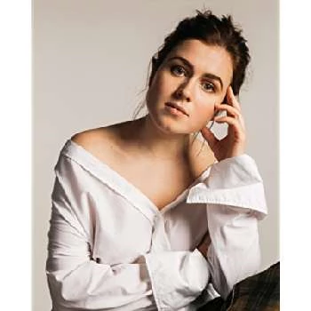 Amy Deasismont - Family, Bio, Birthdate,Age, Networth , Wiki& More