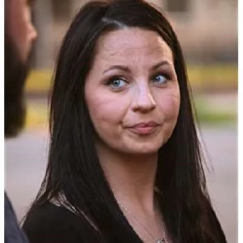 Amy Parks - Age, Bio, Birthdate, Family, Networth & More