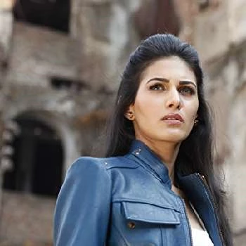 Amyra Dastur - Wiki, Family, Bio, Birthdate, Networth & More