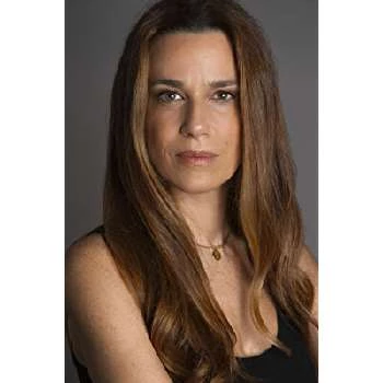 Ana Cloe - Age, Bio, Birthdate, Family, Networth & More