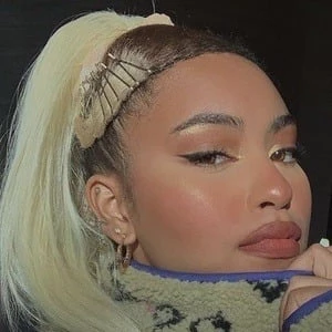 Analisseworld - Biography, Birthday, Family, Wki, Networth & More