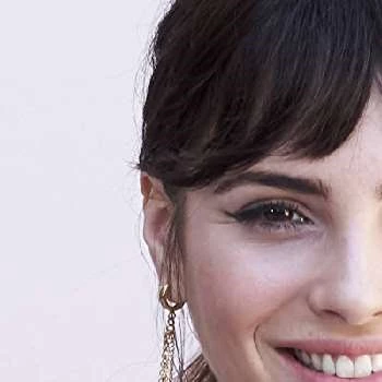 Andrea Duro - Parents, Networth, Bio, Birthdate, Family Wiki & More