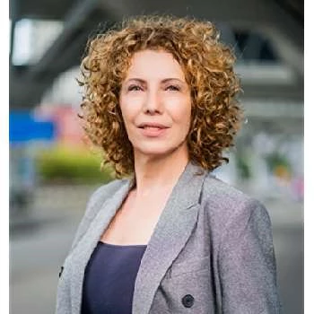 Angela Zandbergen - Wiki, Bio, Birthdate, Networth, Family & More