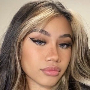 angelysiaa Biography