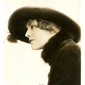 Anita King - Parents, Networth, Bio, Birthdate, Family Wiki & More