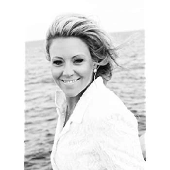 Anna Elizabeth James - Age, Bio, Birthdate, Family, Networth & More