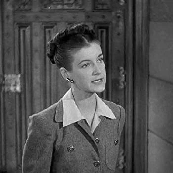 Anne Loos - Family, Bio, Birthday, Family, Income & More