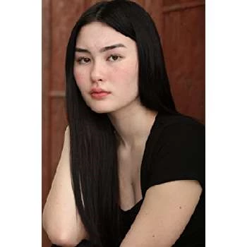 Annie Riley-Holmes - Wiki, Bio, Birthdate, Networth, Family & More