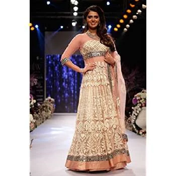 Anushka Ranjan - Family, Bio, Wiki, Dat of Birth, Networth & More