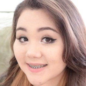 Sumi Appleberry - Height, Bio, Wiki, Family, Birthplace, Networth & More