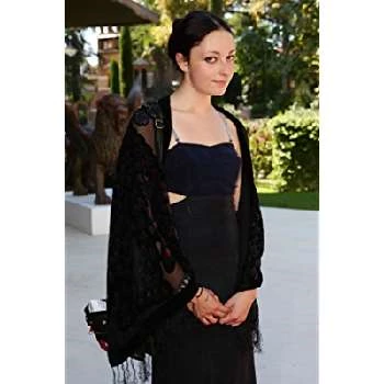 Arielle Holmes - Income, Birthday, Family, Bio, Networth & More