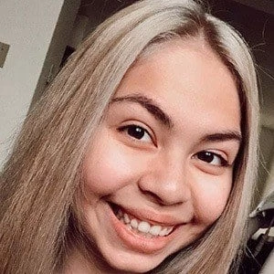 Jennifer Armstrong Biography