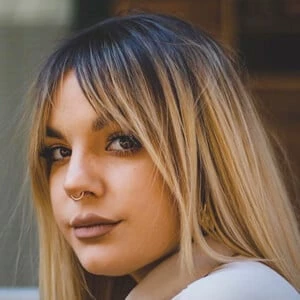 Maria Armstrong - Family, Bio, Birthday, Family, Income & More