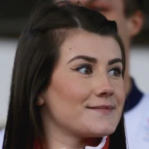 Hollie Arnold Biography