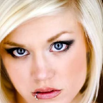 Ash Hollywood Biography