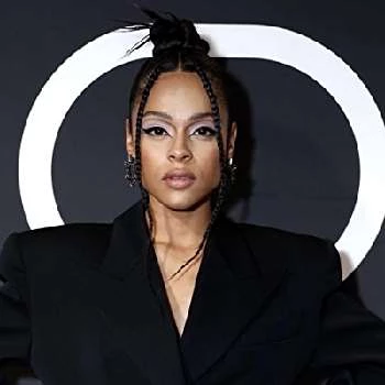 Ash Santos - Adderess, Bio, Birthdate, Family, Wiki & More