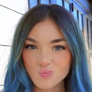 Ash Wewearcute - Profession, Biography, Birthdate, Family, Wiki & More