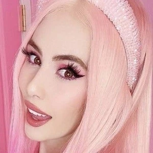 Leah Ashe Biography
